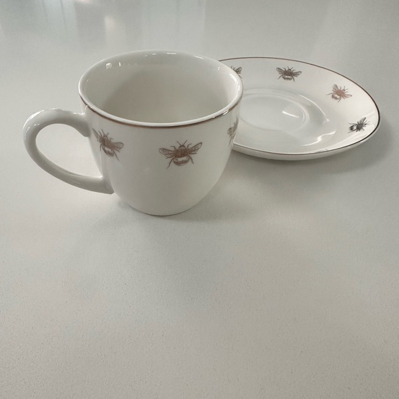 Honey Bee tea cup and saucer - Picture 2 of 3